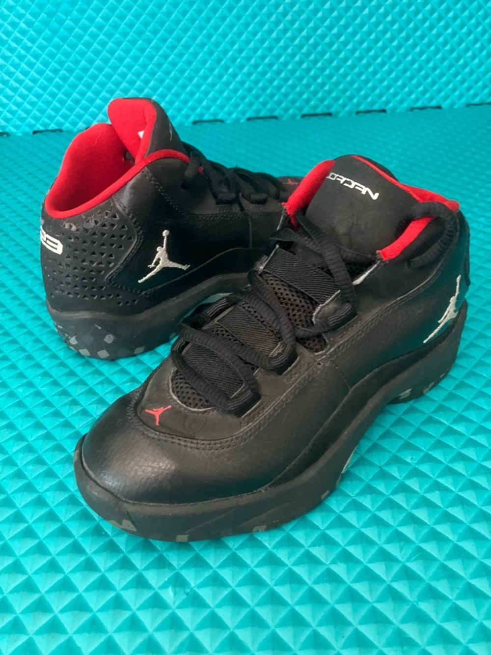 JORDAN Kids Unisex Air Jordan Rising Star Black/Red High Top Sneakers | 1Y